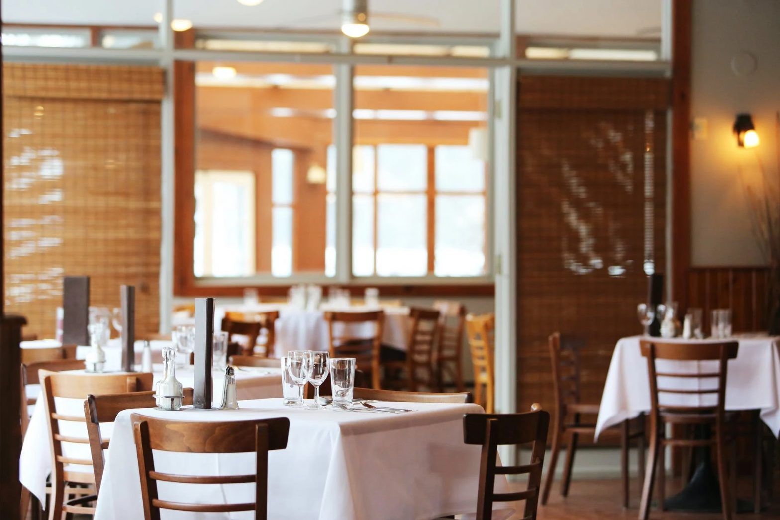 can you work in a restaurant under 18
