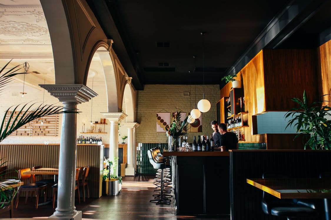 what does a restaurant manager do